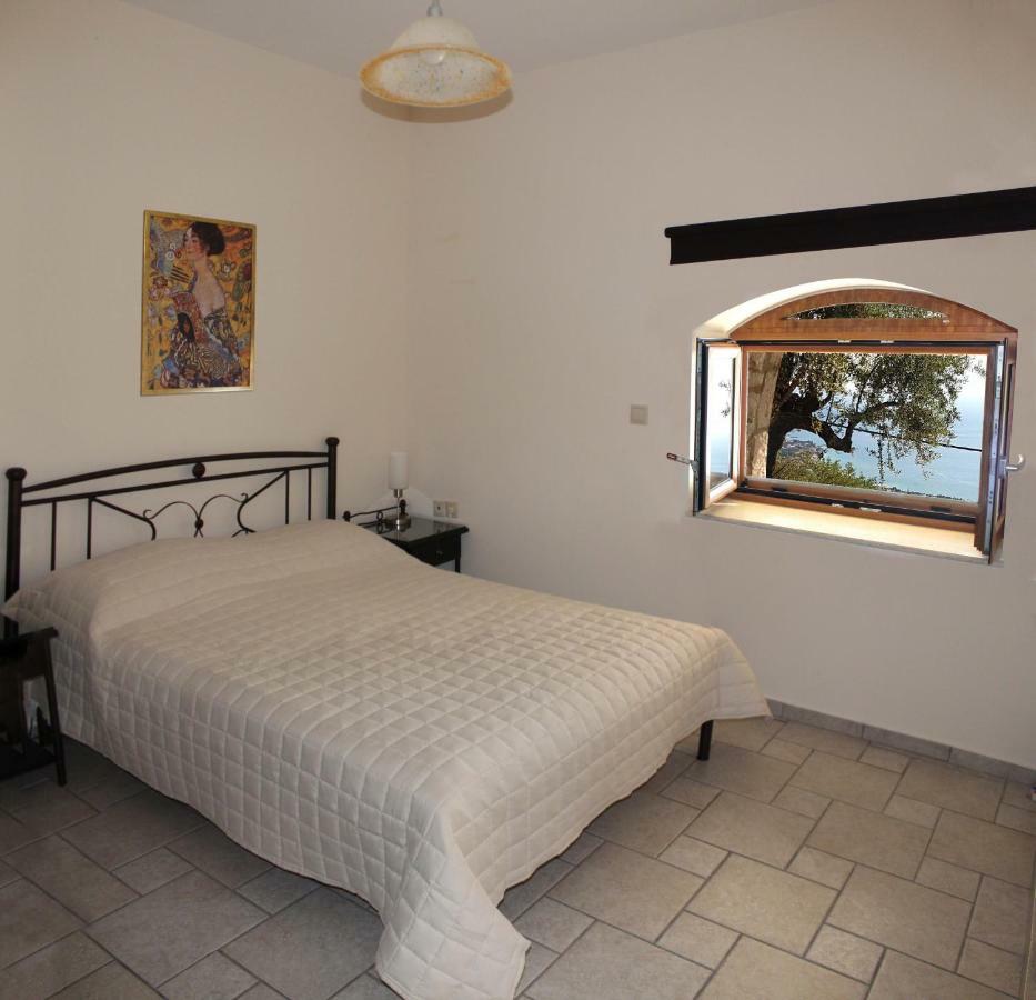 Olive Stonehouses Каламата Экстерьер фото